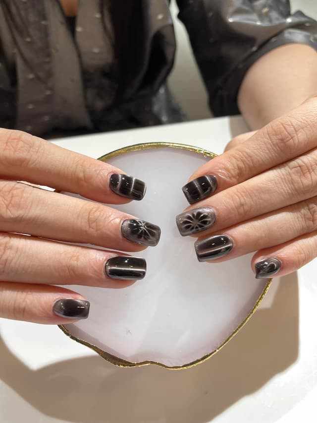 Magnetic gel nail art