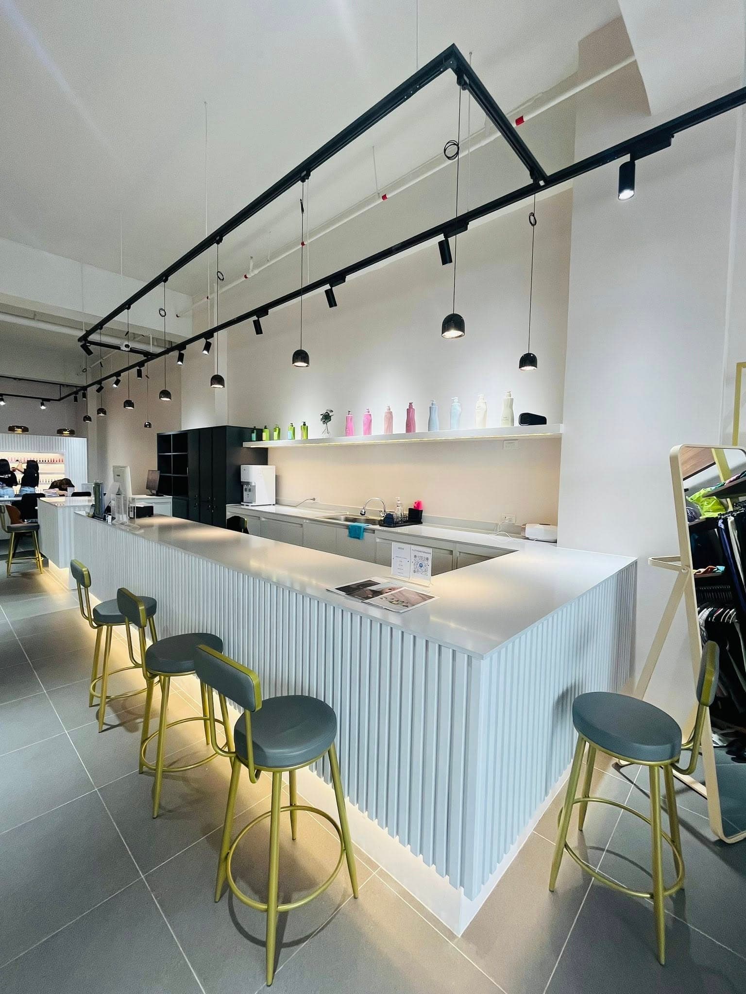 Hana Hair reception — modern Korean salon with gold accents